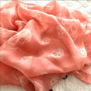 NWT❗️Alexander McQeen Silk Skull Scarf